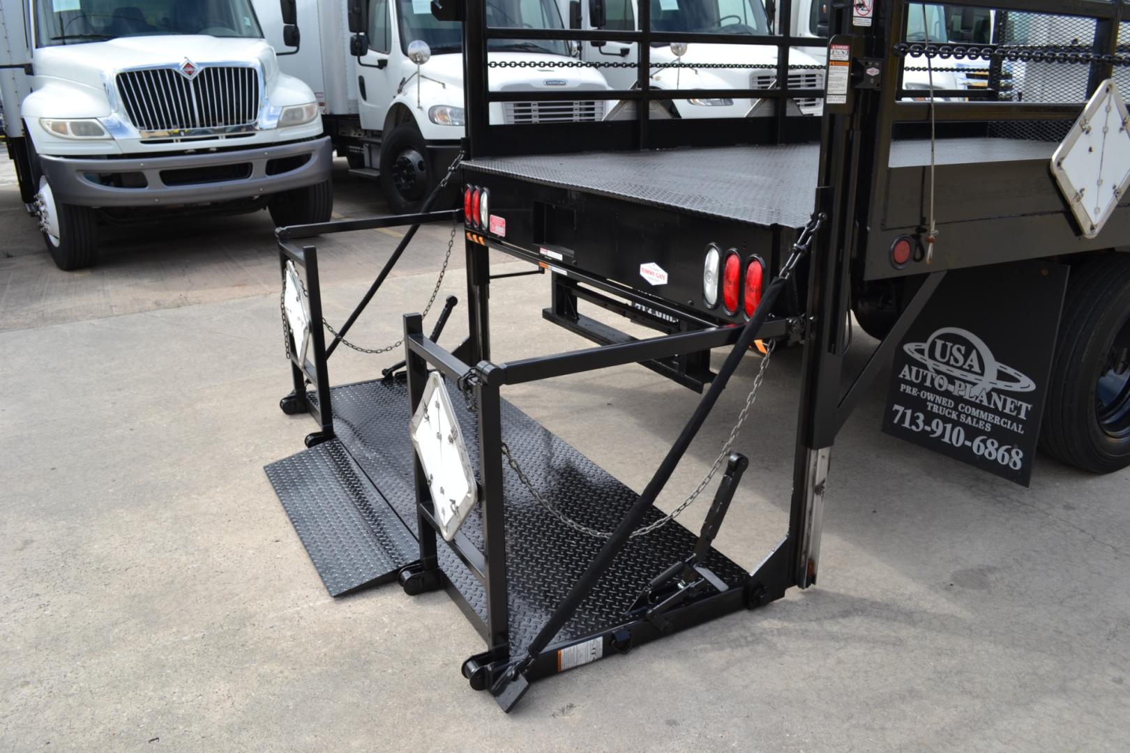 2007 WHITE /BLACK HINO 165 with an J05D-TA 5.1L 175HP engine, ALLISON 6SPD AUTOMATIC transmission, located at 9172 North Fwy, Houston, TX, 77037, (713) 910-6868, 29.887470, -95.411903 - Photo#7